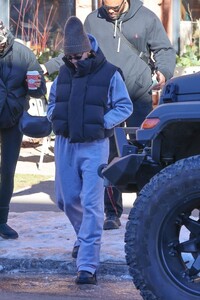 hailey-bieber-out-for-breakfast-in-aspen-12-16-2023-0.jpg