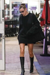 hailey-rhode-bieber-at-sushi-park-in-west-hollywood-11-29-2023-3.jpg