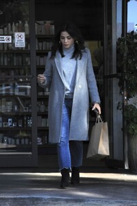 jenna-dewan-shopping-in-beverly-glen-12-15-2023-6.jpg
