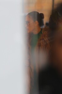 jennifer-lopez-out-for-a-meeting-at-apple-music-in-culver-city-12-19-2023-0.jpg