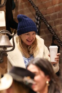 kate-hudson-and-danny-fujikawa-shopping-at-kemo-sabe-in-aspen-12-28-2023-1.jpg