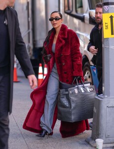 kim-kardashian-arrives-on-the-set-of-american-horror-story-in-ny-12-02-2023-1.thumb.jpg.6f71b9ba1ed541e0a0bfecd9cbebd6d2.jpg