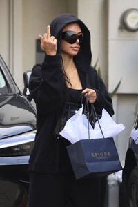 kim-kardashian-leaves-epione-in-los-angeles-12-19-2023-3.jpg