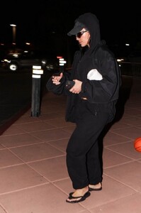 kim-kardashian-out-in-los-angeles-12-08-2023-0.jpg