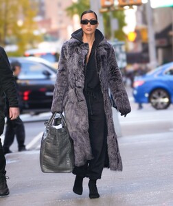 kim-kardashian-out-in-new-york-11-29-2023-6.jpg