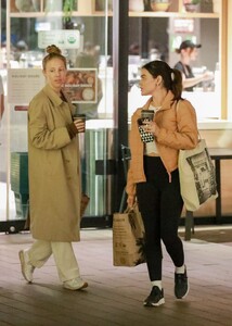 lucy-hale-grocery-shopping-at-erewhon-in-studio-city-12-11-2023-6.jpg