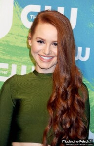 madelaine-petsch-19-mai-2016-CW-upfront-riverdale_28129.jpg
