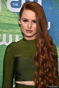 madelaine-petsch-19-mai-2016-CW-upfront-riverdale_281429.jpg
