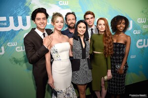 madelaine-petsch-19-mai-2016-CW-upfront-riverdale_282529.jpg