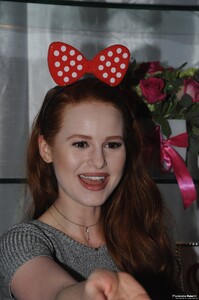 madelaine-petsch-TCA-2016-backstage_28529.jpg