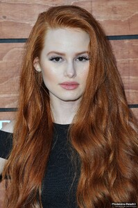 madelaine-petsch-guess-fragance_28329.jpg