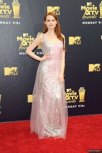 madelaine-petsch-mtv-awards-00000.jpg