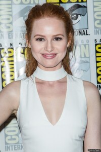 madelaine-petsch-riverdale-sdcc-pressline-001.jpg