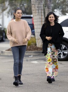 mila-kunis-out-with-a-friend-in-los-angeles-10-25-2023-2.jpg
