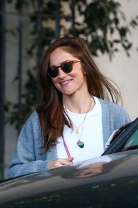 minka-kelly-leaving-a-salon-in-la-11-29-2023-5.jpg
