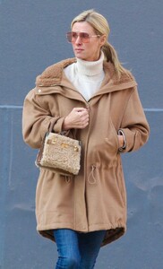 nicky-hilton-out-shopping-in-new-york-12-14-2023-5.jpg