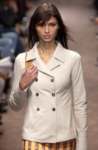 s04trussardi-137.thumb.jpg.fdba95c264df286f439a7f682a823d19.jpg