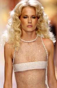s04versace-22-294.thumb.jpg.7a974e6690ad7b1c13c600dc0f526200.jpg