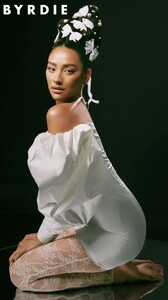 shay-mitchell-for-byrdie-magazine-december-2023-11.jpg
