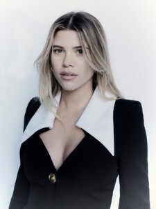 sofia-richie-for-net-a-porter-december-2023-10.jpg