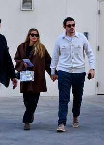 sofia-richie-shopping-in-beverly-hills-12-02-2023-2.jpg