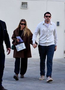 sofia-richie-shopping-in-beverly-hills-12-02-2023-3.jpg