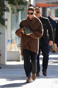 sofia-richie-shopping-in-beverly-hills-12-02-2023-6.jpg