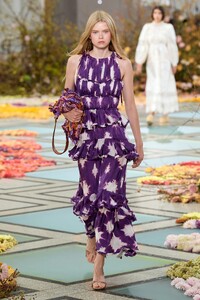 00004-ulla-johnson-spring-2023-ready-to-wear-credit-gorunway.thumb.jpg.c9c93da92b00de47b05f50b8171a74bd.jpg
