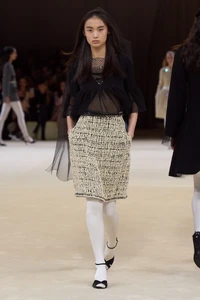 00023-chanel-spring-2024-couture-credit-gorunway.thumb.webp.ddfc0fb60762f4d4a2d23efc6397fe21.webp