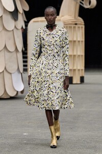 00037-chanel-spring-2023-couture-gorunway.thumb.jpg.f055e8b1197af68822f75854f1c7b03e.jpg