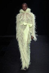 00043-valentino-spring-2023-couture-credit-gorunway.thumb.jpg.34b087c24a122c351bc35273c566ec51.jpg