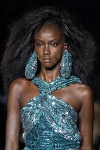 00103-tom-ford-spring-2023-ready-to-wear-details-credit-gorunway.thumb.jpg.f47d2c1ee21cec95155f8cb00e2f9108.jpg