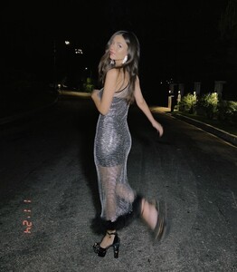 [2024.01.02] victoriajustice_414492627_1095060024820514_2808091256088331224_n.jpg