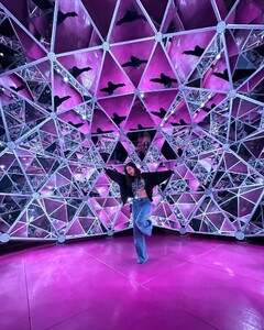 [2024.01.08] victoriajustice_417912525_921463786274158_6858169719248311580_n.jpg