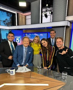 [2024.01.08] victoriajustice_417925507_741257277884719_1005905934839204369_n.jpg