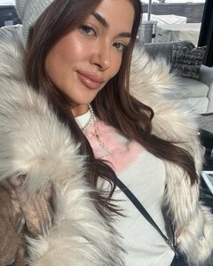 [2024.01.25] ariannyceleste_421588361_18414485077023607_3442011426019554612_n.jpg