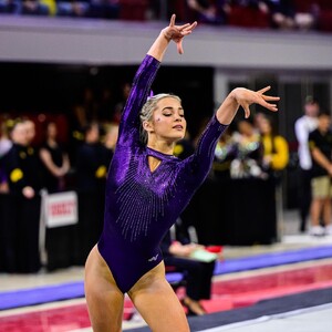 2024_01.26lsugym_421715676_18410892190049700_1658437784576130026_n.thumb.jpg.3a995480dbd8796c56483a28c6874bb6.jpg