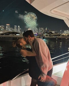 [2024.01.01] hannahg11_416423440_2257084191169052_6027588906639344914_n.jpg