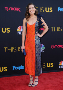 52686274_picturepub_mandymoore_26sep2017_thisisus-85.jpg