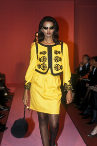ChristianLacroix1991Spring21.thumb.jpg.9911e08156dc9f374c0784b58b075b03.jpg