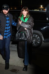 Dakota-Johnson---Arrives-at-her-hotel-in-New-York-11.jpg