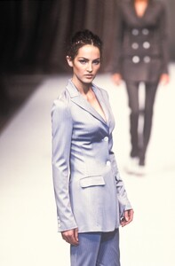 DolceGabbana1997WomenRTW15.thumb.jpg.02b351810bbb5d36db437cf95a18336a.jpg