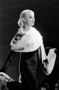 Eva_Gaultier_FW1992_19.jpg