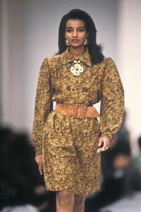 Givenchy1990FW3.thumb.jpg.c672a86fb7d613d446384a7f1adb08f3.jpg