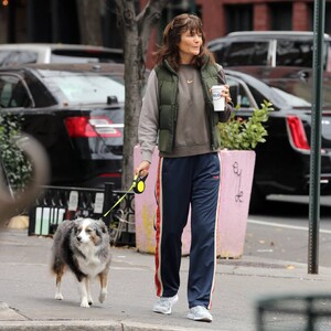 Helena-Christensen---Walking-her-dog-in-New-York-City-01.jpg