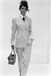 Helena_Dolce_Gabbana_FW1992_03.jpg