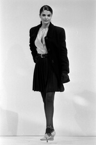 Helena_Perry_Ellis_FW1991_02.jpg