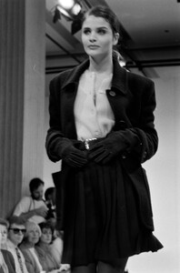 Helena_Perry_Ellis_FW1991_05.jpg