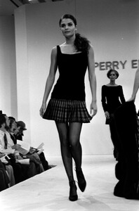 Helena_Perry_Ellis_FW1991_06.jpg