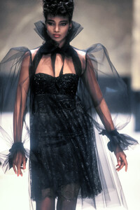 JeanLouisScherrer1987HauteCouture53.thumb.jpg.0e6f2692c47110008d0c27b80afd8276.jpg
